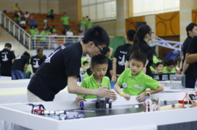 教育科技賦能，專業(yè)機(jī)器人競(jìng)賽師團(tuán)隊(duì)成立，引領(lǐng)青少年科技競(jìng)技新浪潮
